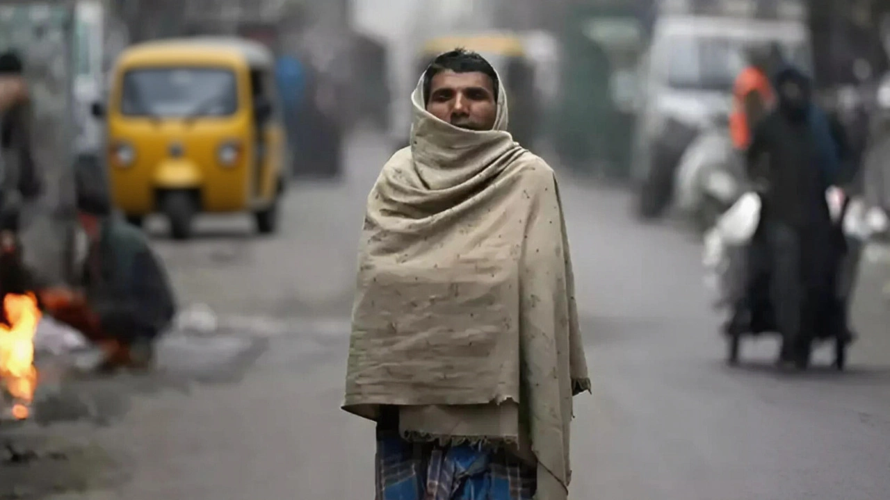 Cold snap hits North India as Delhi, Kashmir see sharp drop in temps on October 13, 2025